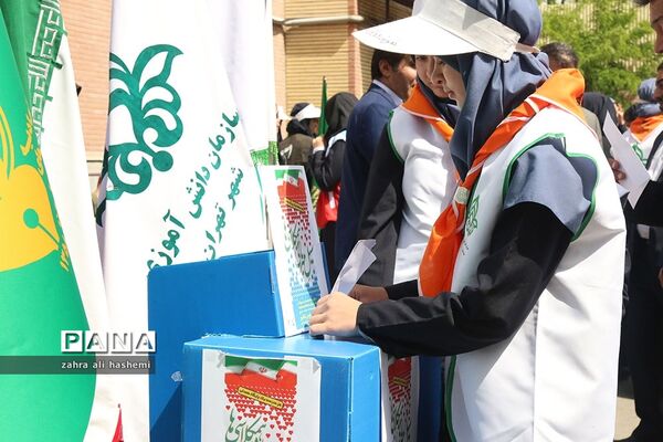 حاشیه هایی از مراسم «سیل مهربانی همکلاسی ها»