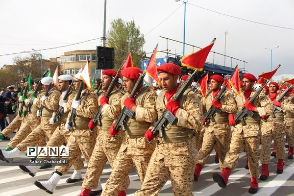 رژه نیروهای مسلح در همدان