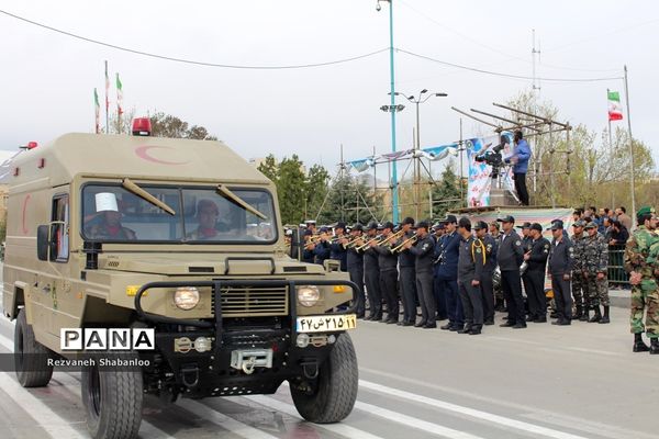 رژه نیروهای مسلح همدان در روز ارتش جمهوری اسلامی ایران