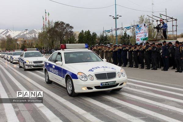 رژه نیروهای مسلح همدان در روز ارتش جمهوری اسلامی ایران