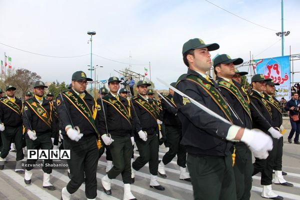 رژه نیروهای مسلح همدان در روز ارتش جمهوری اسلامی ایران