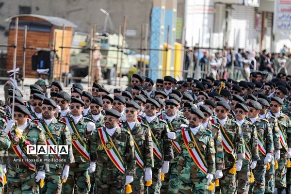 ارتش اسوه صلابت و اقتدار/ رژه روز ارتش در ارومیه