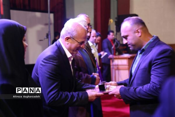 آیین تجلیل از جوانان و نخبگان برتر بابلسر