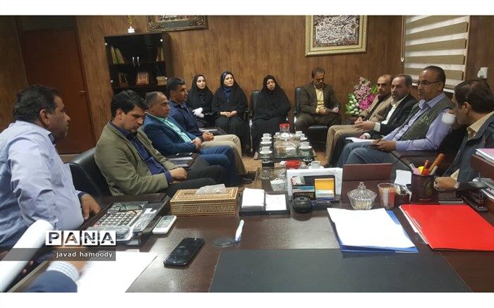 نشست هماهنگی استمرارفعالیت اموزشی باحضور مدیرآموزش وپرورش حمیدیه ونماینده اداره کل  دردفترسرپرست فرمانداری حمیدیه