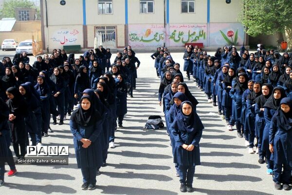 نمایشگاه هفته مشاغل در آموزشگاه طلوع فجر ملارد