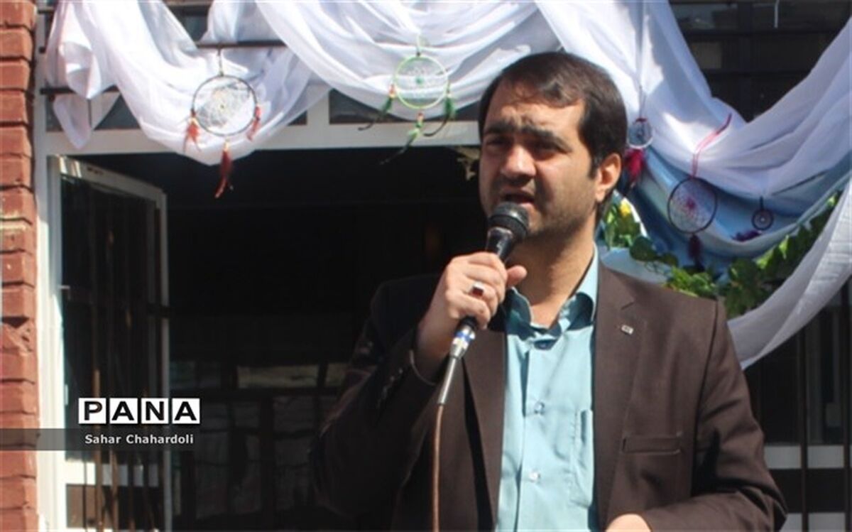 برگزاری مراسم سیل مهربانی جهت کمک به هم وطنان سیل زده در مدارس استان همدان