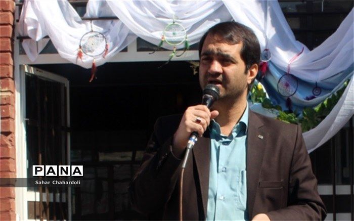 برگزاری مراسم سیل مهربانی جهت کمک به هم وطنان سیل زده در مدارس استان همدان