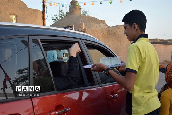 پخش شربت و شیرینی در جشن میلاد امام زمان (عج) شهرستان خوسف