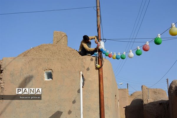 پخش شربت و شیرینی در جشن میلاد امام زمان (عج) شهرستان خوسف