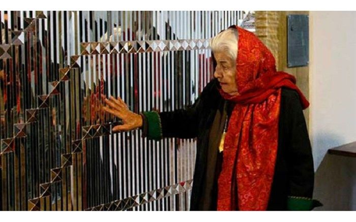 هنرمند آیینه‌ها در گذشت