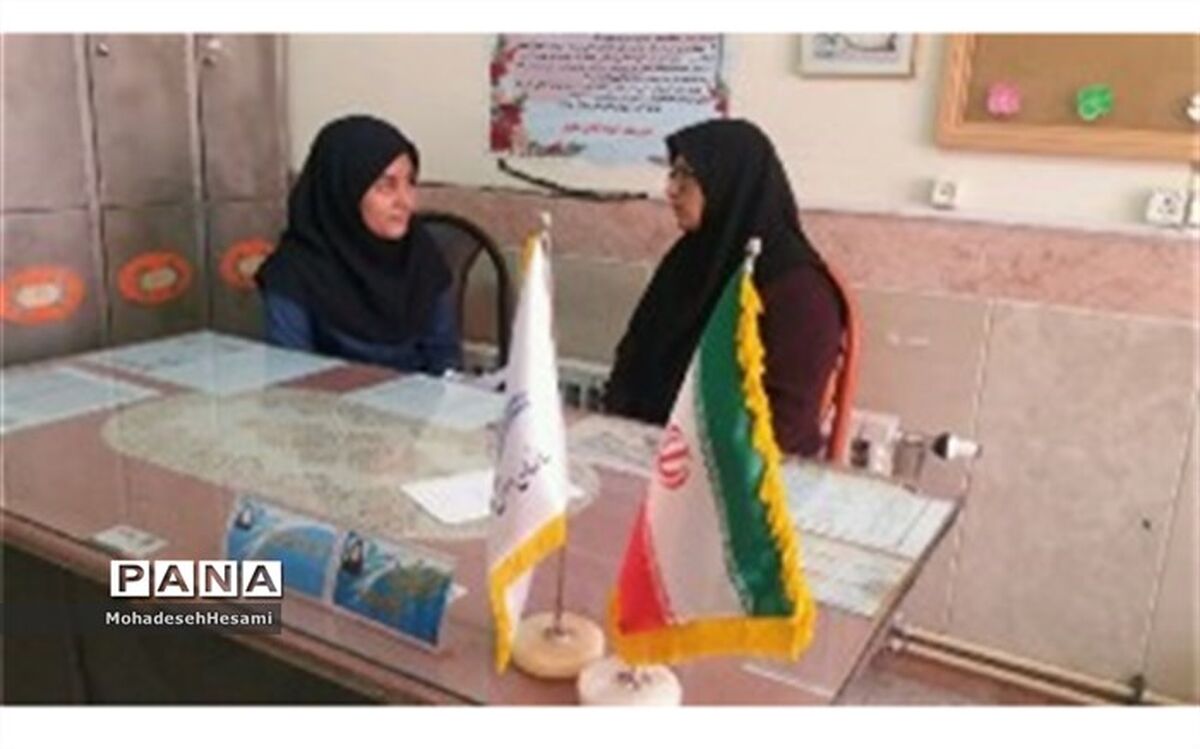 معاون پرورشی دبیرستان نمونه کاشی نیلوفر: درخشش دانش آموزان دبیرستان نمونه کاشی نیلوفر در مسابقات فرهنگی هنری