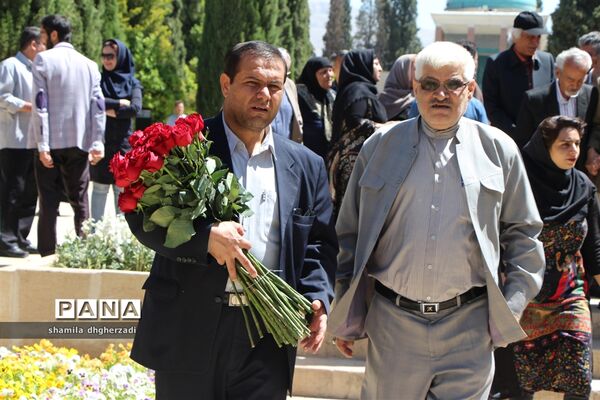 آیین گلباران آرامگاه سعدی  و دیدار با خانواده سیل زدگان در یادروز این شاعر پرآوازه