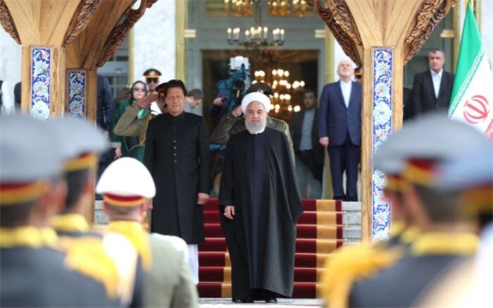 استقبال رسمی روحانی از نخست وزیر پاکستان در سعدآباد