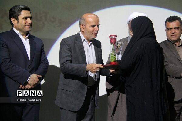 همایش تجلیل از معلمان نمونه محمودآباد