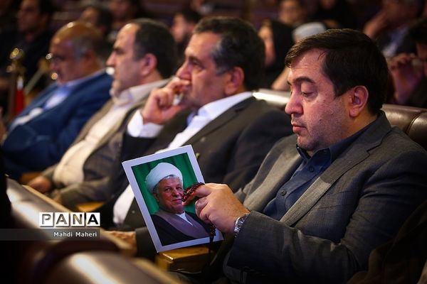 رونمایی شانزدهمین خاطرات رونوشت آیت الله هاشمی رفسنجانی