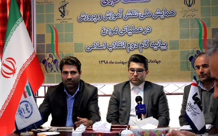 معاون پژوهش آموزش و پرورش آذربایجان شرقی تاکید کرد: ضرورت گفتمان سازی بیانیه ی گام دوم انقلاب در دستگاه تعلیم و تربیت
