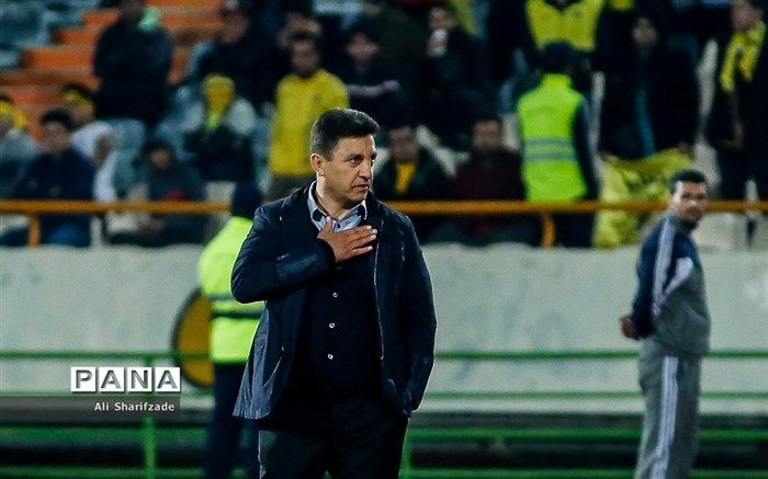 رئیس دپارتمان داوری فدراسیون فوتبال: قلعه‌نویی باید در دیدار با پرسپولیس اخراج می‌شد