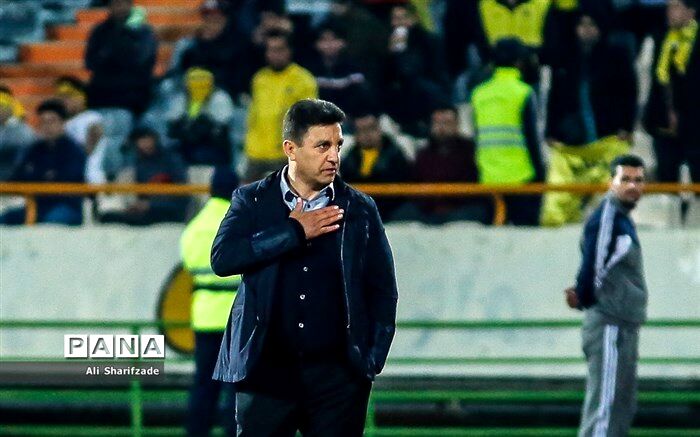 رئیس دپارتمان داوری فدراسیون فوتبال: قلعه‌نویی باید در دیدار با پرسپولیس اخراج می‌شد