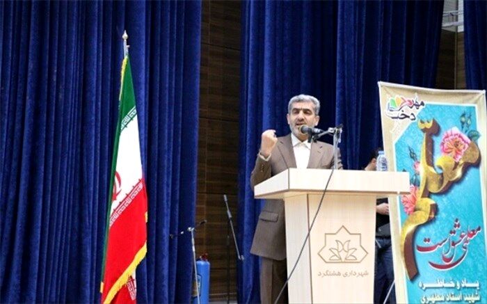 معلم محور تمدن ساز جامعه و سر منشاء تربیت نسل‌هاست