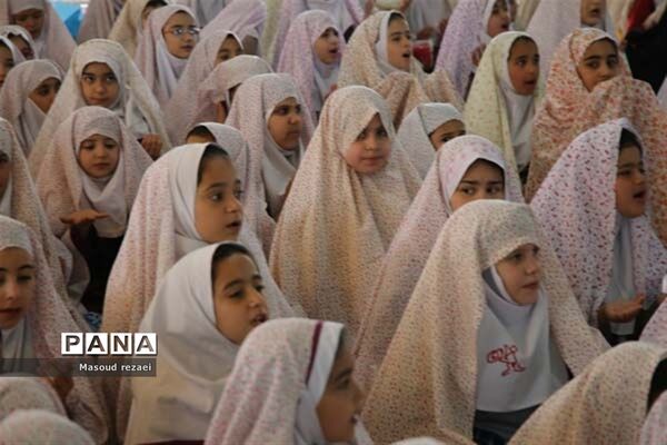مراسم جشن تکلیف دانش‌آموزان دختر منطقه میانه