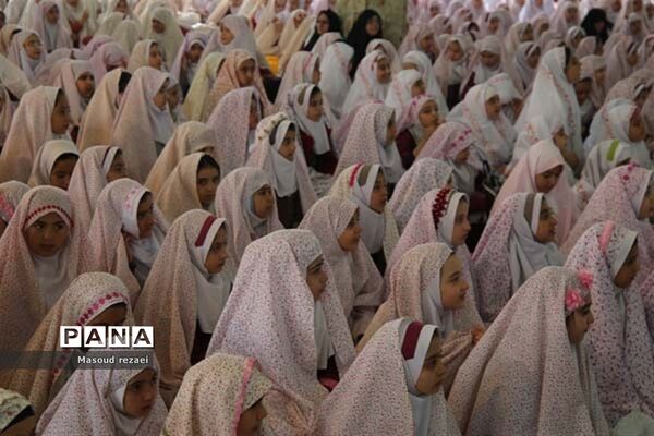 مراسم جشن تکلیف دانش‌آموزان دختر منطقه میانه