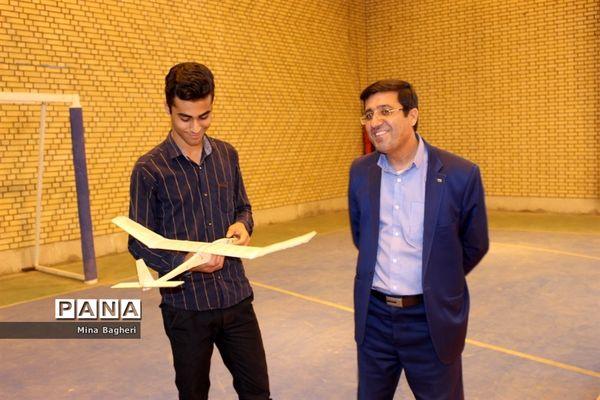 مسابقه گلایدر دانش‌آموزان و اولیاء در آبپخش