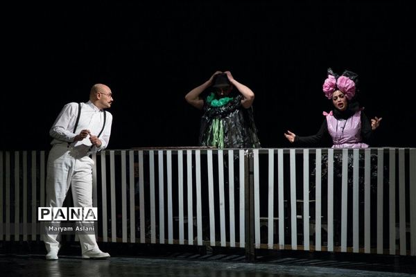 اجرای نمایش «اکوان دیو»