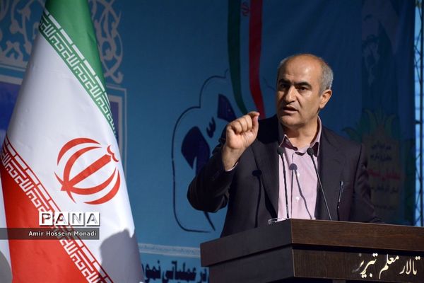 همایش  کشوری گام دوم انقلاب اسلامی در تالار معلم تبریز