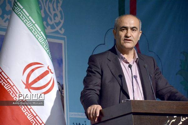 همایش  کشوری گام دوم انقلاب اسلامی در تالار معلم تبریز