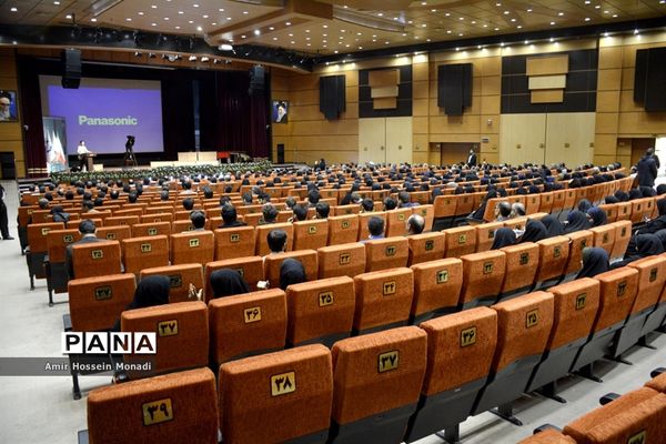 همایش  کشوری گام دوم انقلاب اسلامی در تالار معلم تبریز