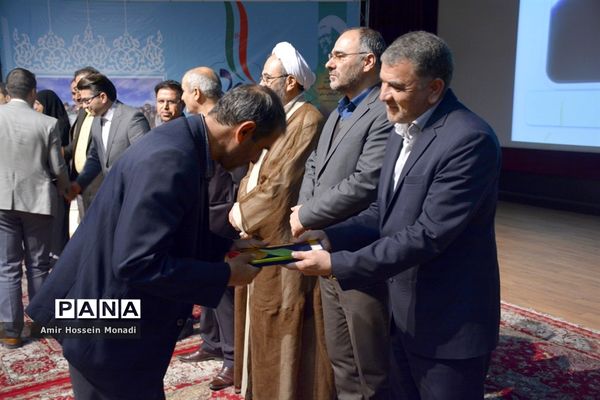 همایش  کشوری گام دوم انقلاب اسلامی در تالار معلم تبریز