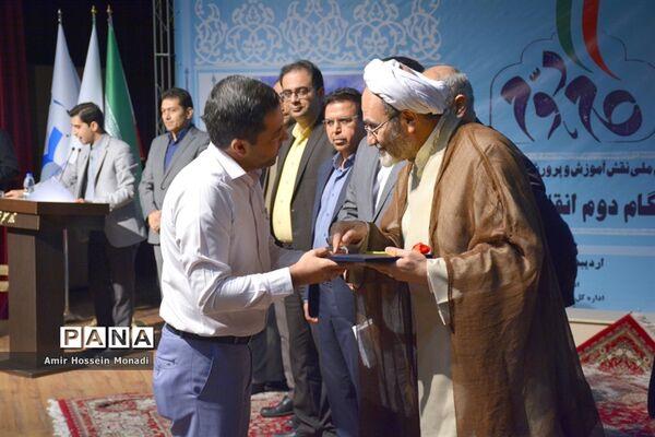 همایش  کشوری گام دوم انقلاب اسلامی در تالار معلم تبریز