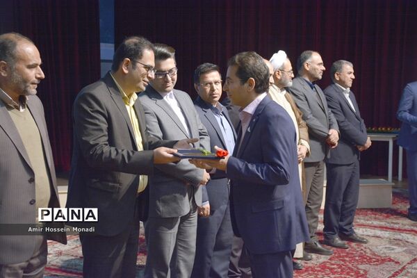 همایش  کشوری گام دوم انقلاب اسلامی در تالار معلم تبریز