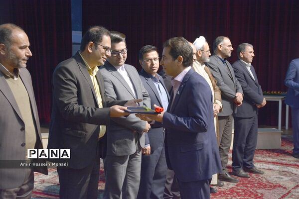 همایش  کشوری گام دوم انقلاب اسلامی در تالار معلم تبریز