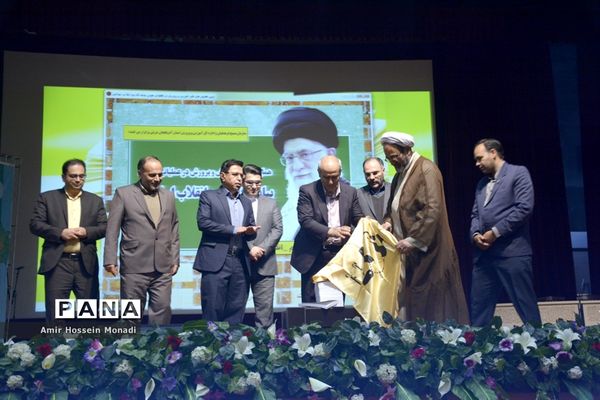 همایش  کشوری گام دوم انقلاب اسلامی در تالار معلم تبریز