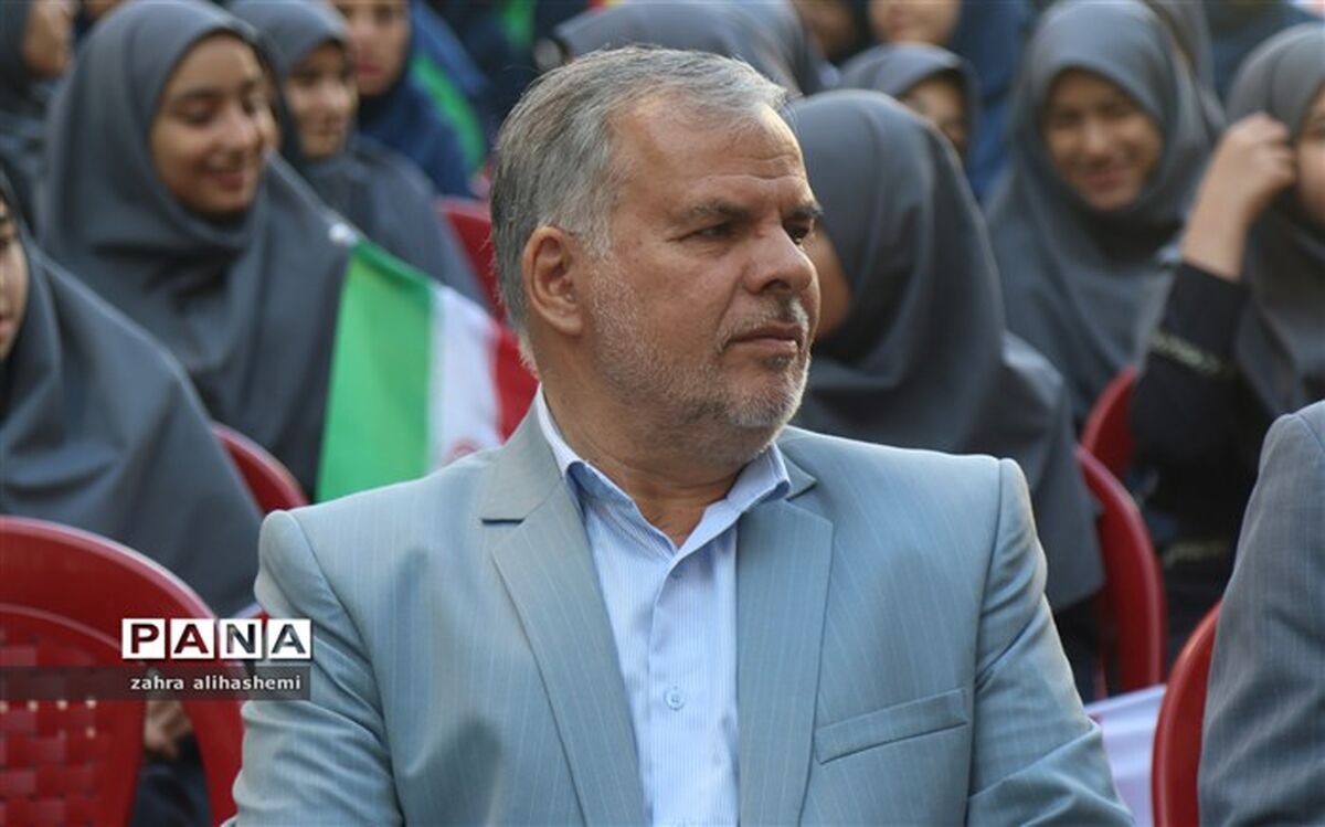 ابوالقاسم حدادی: به معلمان به عنوان کارکنان یک اداره نگاه نکنیم