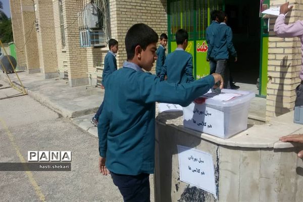 سیل مهربانی دانش‌آموزان خُنج برای همکلاسی‌های سیل‌زده