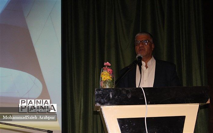 آینده کشور در گرو تحصیل جوانان است