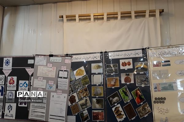 نمایشگاه هنرستان فاطمه الزهرا به مناسبت هفته مشاغل