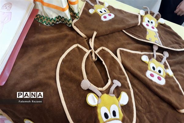 نمایشگاه هنرستان فاطمه الزهرا به مناسبت هفته مشاغل