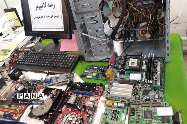 نمایشگاه هنرستان فاطمه الزهرا به مناسبت هفته مشاغل