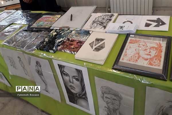نمایشگاه هنرستان فاطمه الزهرا به مناسبت هفته مشاغل