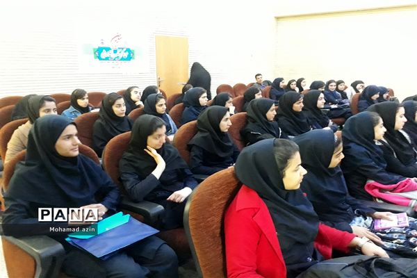 بازدید دانش‌آموزان پیشتاز از شعب تامین اجتماعی