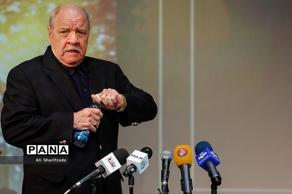 نشست خبری  پل ژوزف شریدر کارگردان و فیلمنامه‌نویس امریکایی
