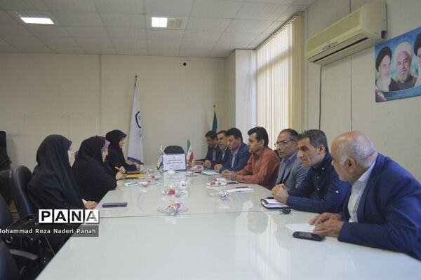 نشست هم‌اندیشی لباس فرم دانش‌آموزی مدارس استان بوشهر