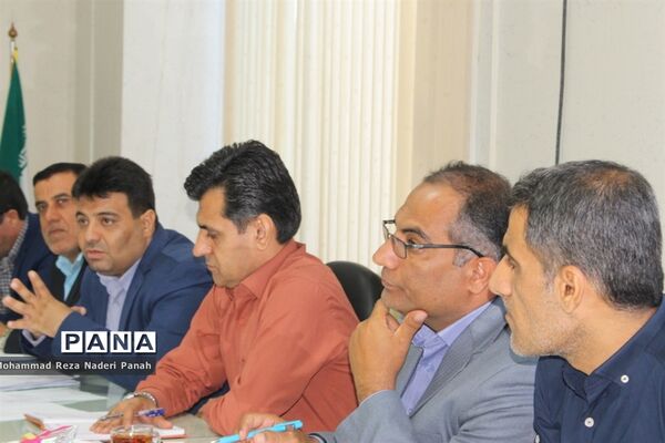 نشست هم‌اندیشی لباس فرم دانش‌آموزی مدارس استان بوشهر