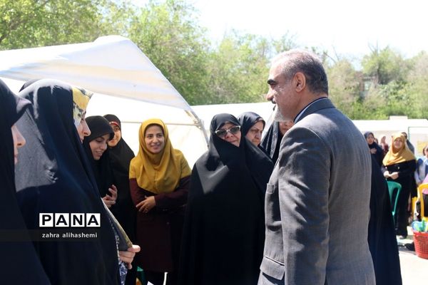 بازدید مدیرآموزش و پرورش منطقه 16 تهران از کانون فرهنگی تربیتی بعثت به مناسبت هفته معلم