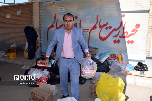 جمع آوری و ارسال اقلام بهداشتی و خوراکی از سوی آموزش و پرورش ناحیه 3 اهواز  به مناطق سیل زده الهایی