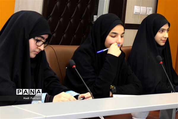 نشست مدیرکل آموزش و پرورش با اعضای مجلس دانش‌آموزی شهرستان‌های استان تهران