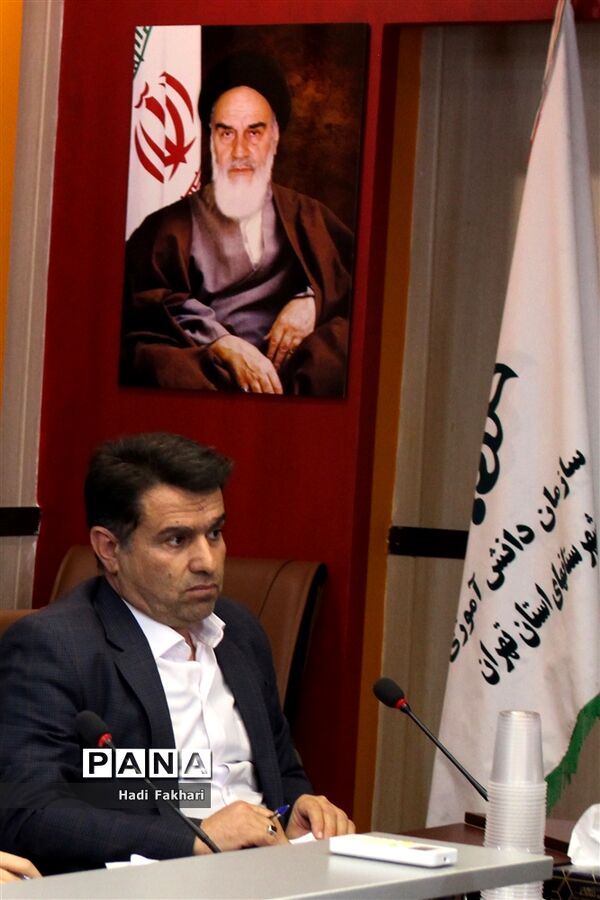 نشست مدیرکل آموزش و پرورش با اعضای مجلس دانش‌آموزی شهرستان‌های استان تهران